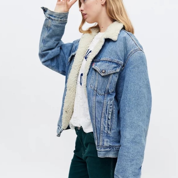 Urban Outfitters Wrangler Sherpa Lined Denim Jacket - Picture 2 of 8